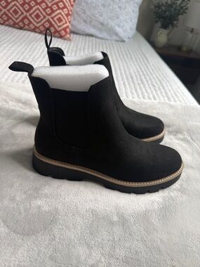 Chinese Laundry Piper fine suede black ankle boots